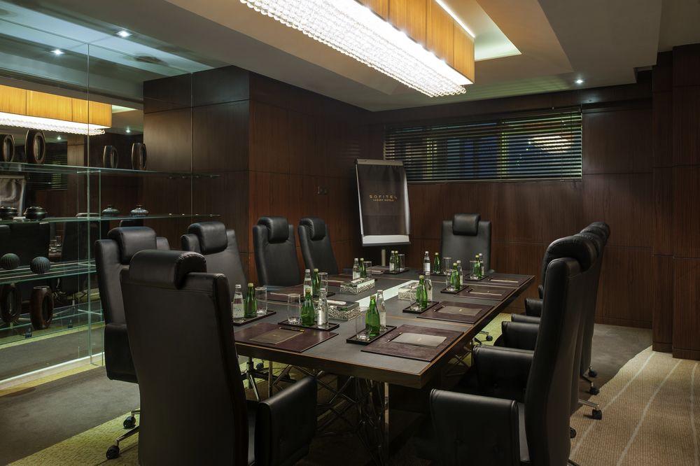Hotel The Venue Jeddah Corniche Extérieur photo A meeting room at the Four Seasons Hotel, Mumbai