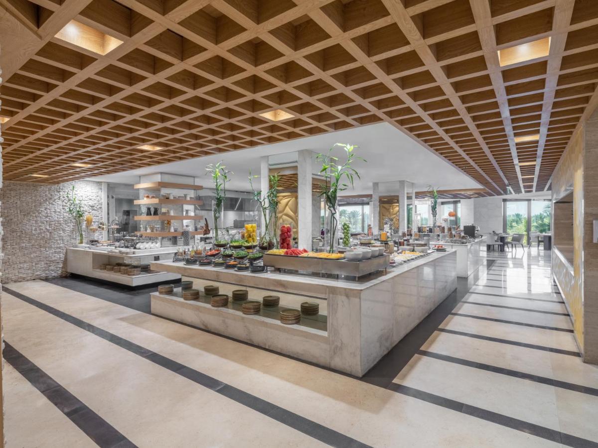 Hotel The Venue Jeddah Corniche Extérieur photo The buffet at the hotel