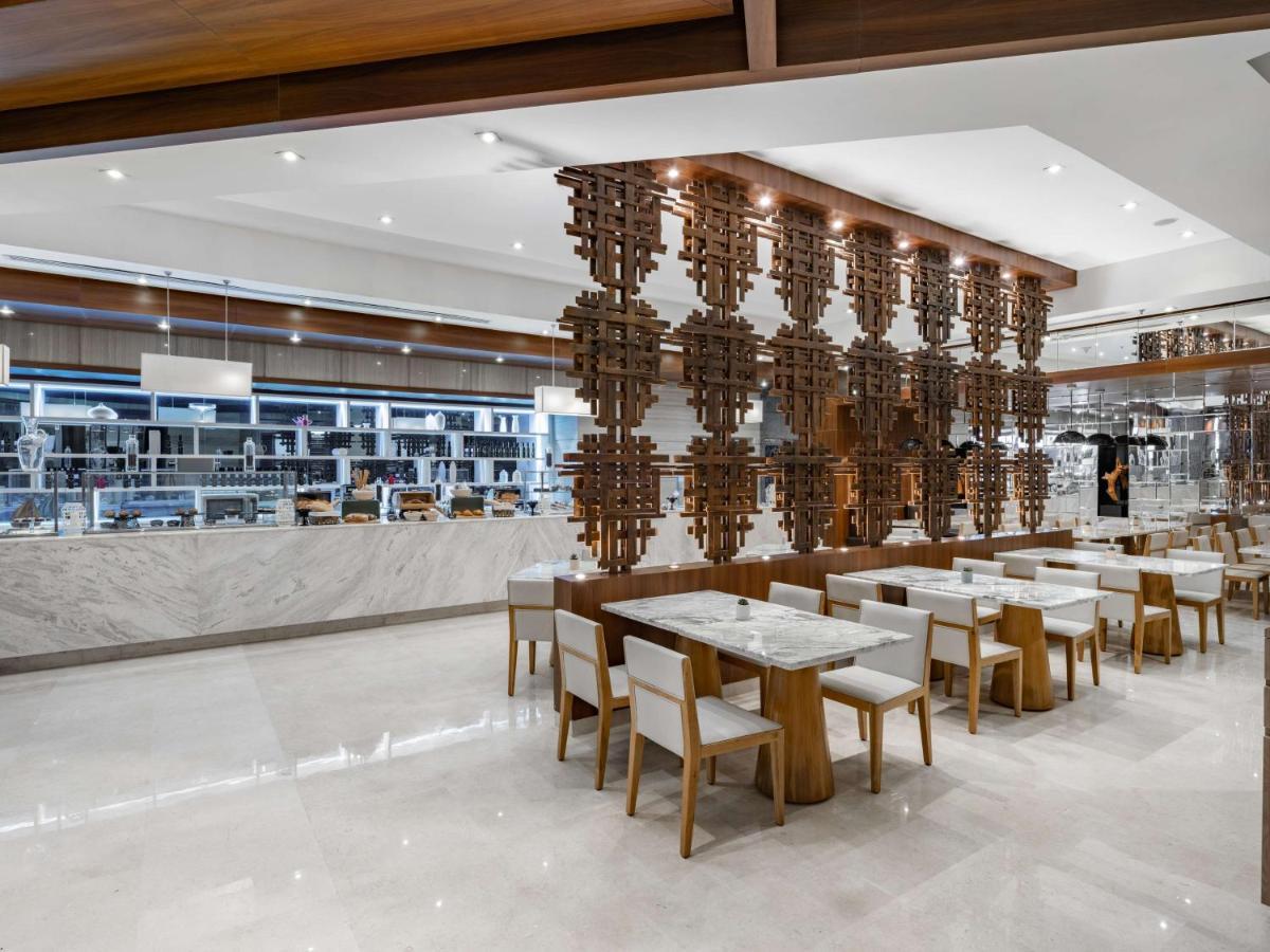 Hotel The Venue Jeddah Corniche Extérieur photo The restaurant at the airport