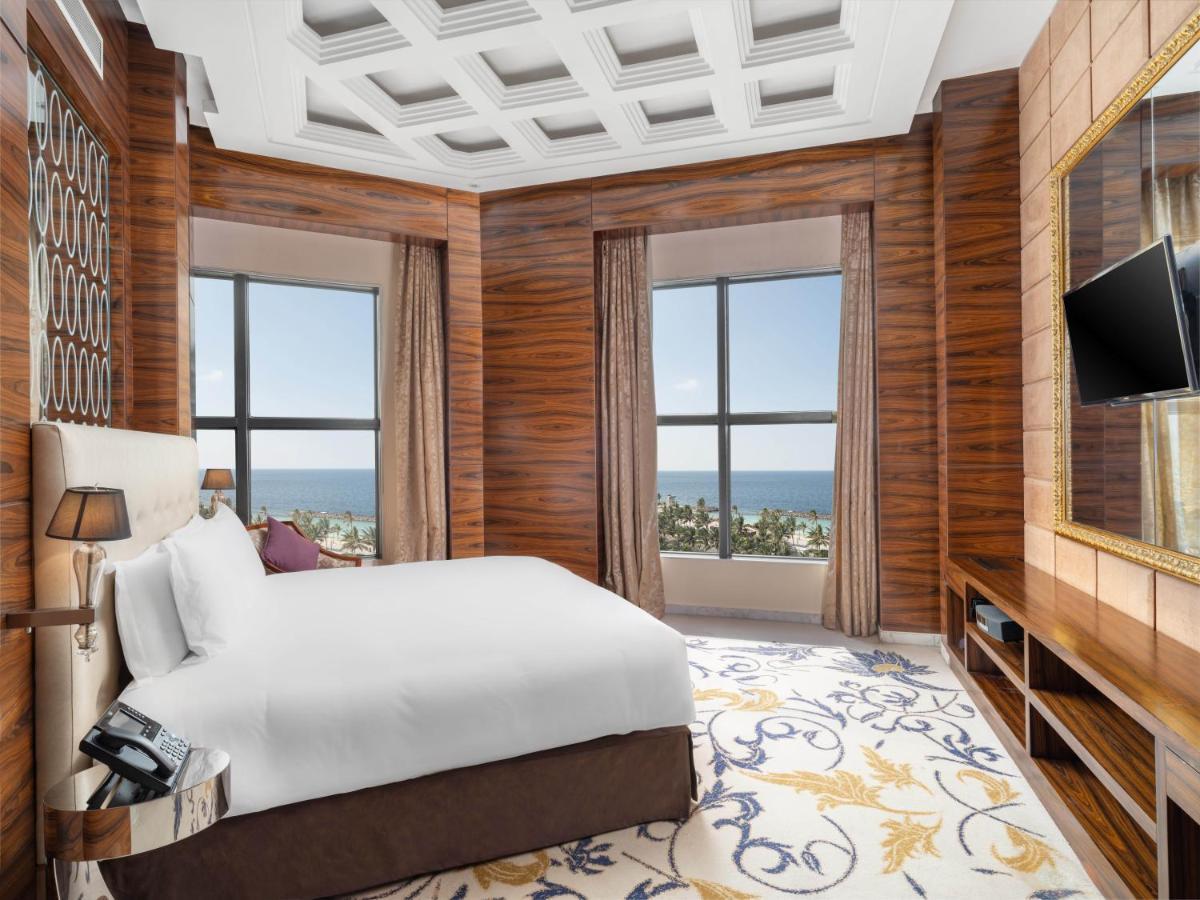 Hotel The Venue Jeddah Corniche Extérieur photo A bedroom at the hotel