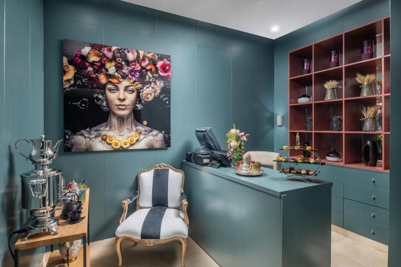 Hotel The Venue Jeddah Corniche Extérieur photo The interior of a flower shop