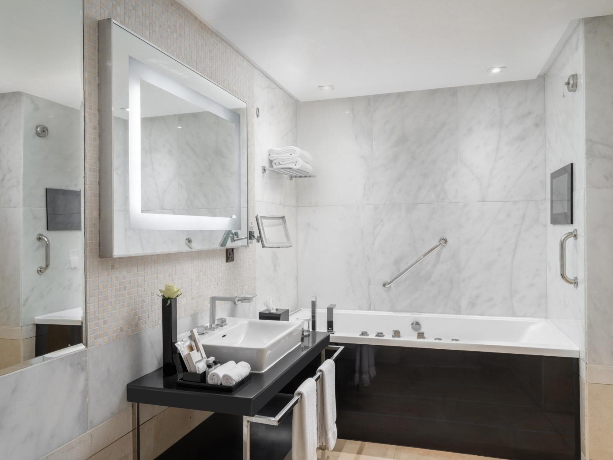 Hotel The Venue Jeddah Corniche Extérieur photo Bathroom