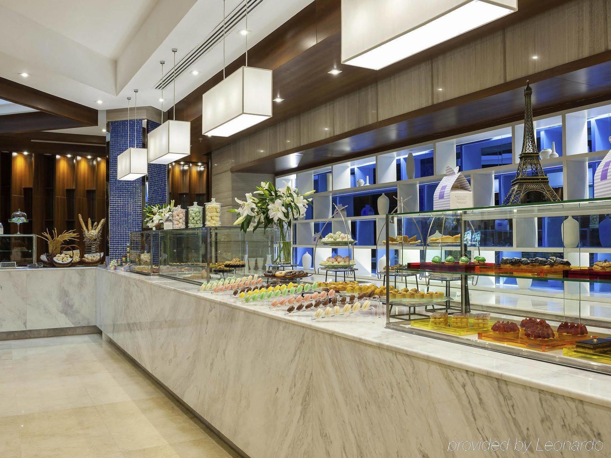 Hotel The Venue Jeddah Corniche Extérieur photo The buffet at the hotel