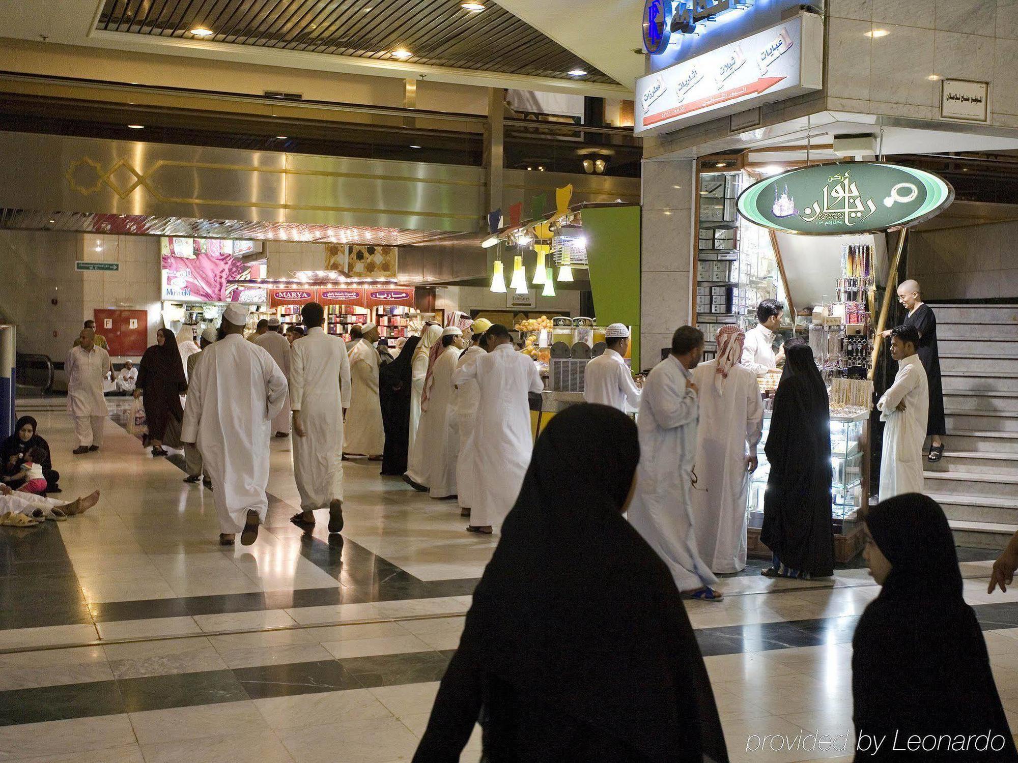Hotel The Venue Jeddah Corniche Extérieur photo The mall's food court