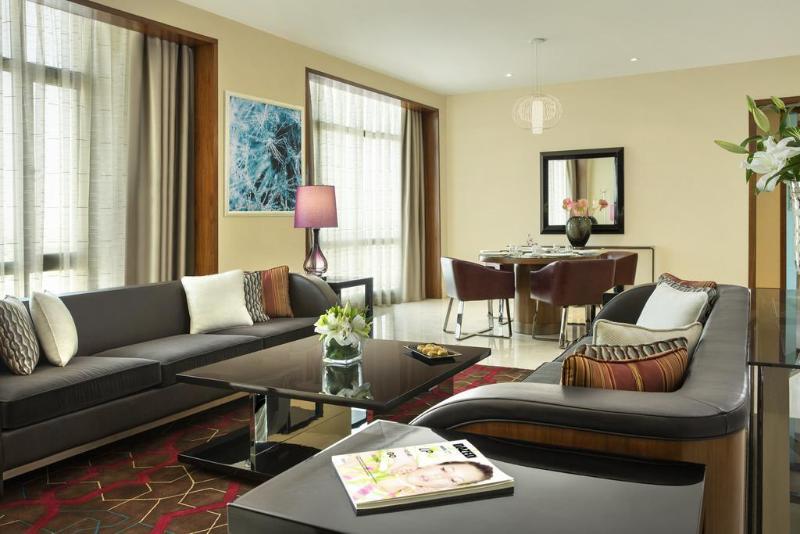 Hotel The Venue Jeddah Corniche Extérieur photo A living room in a suite at the hotel